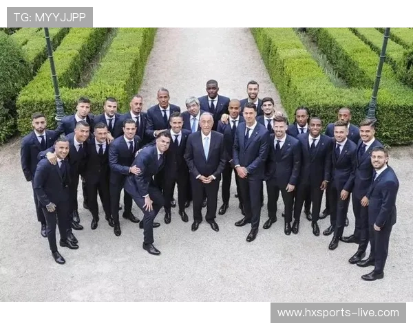 足球超模球星：当运动与时尚相遇，赛场外的光芒与魅力解析